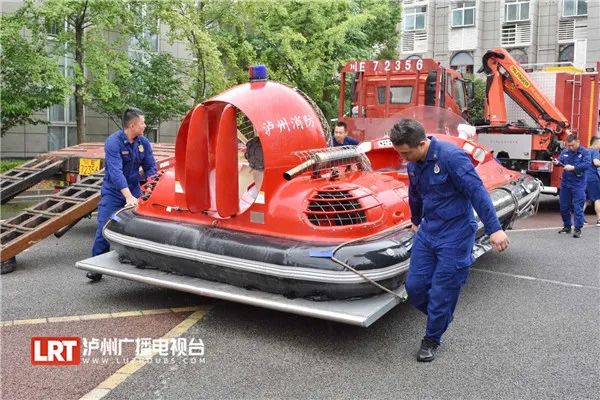 泸州段长江沱江洪峰来袭 临江市民陆续撤离中(图16)